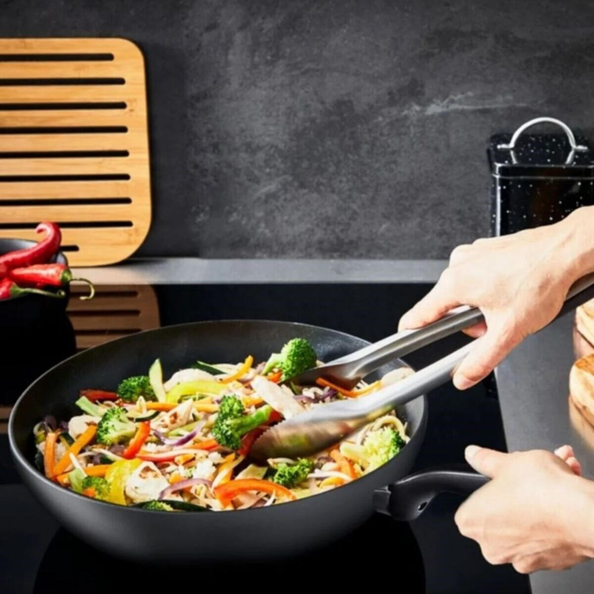 Tefal Wok Tava 28 Cm Titanium Force 2100134004