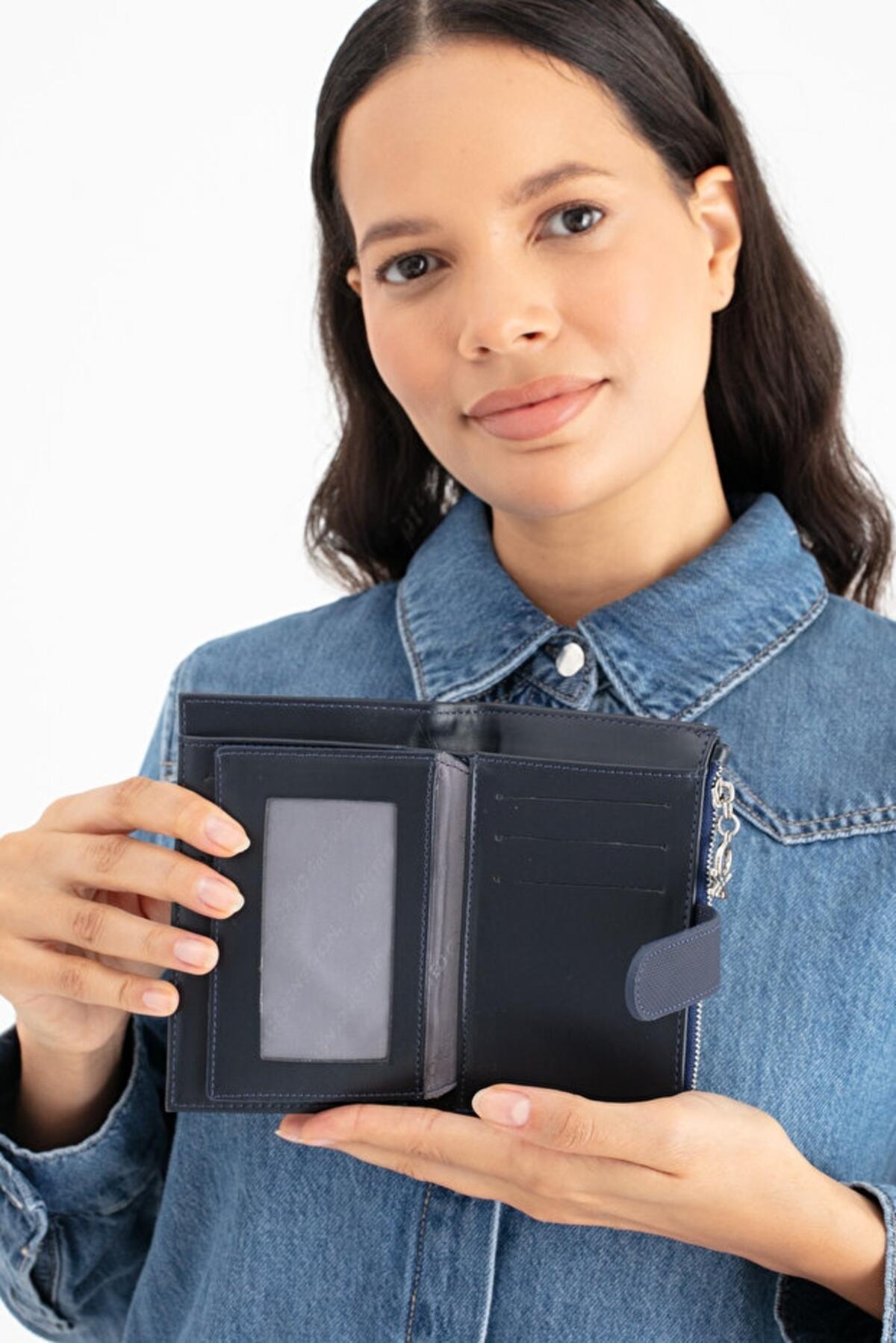 United Colors Of Benetton Kadın Cüzdan BNT_1656 Lacivert United Colors Of Benetton Kadın Cüzdan BNT_1656 Lacivert