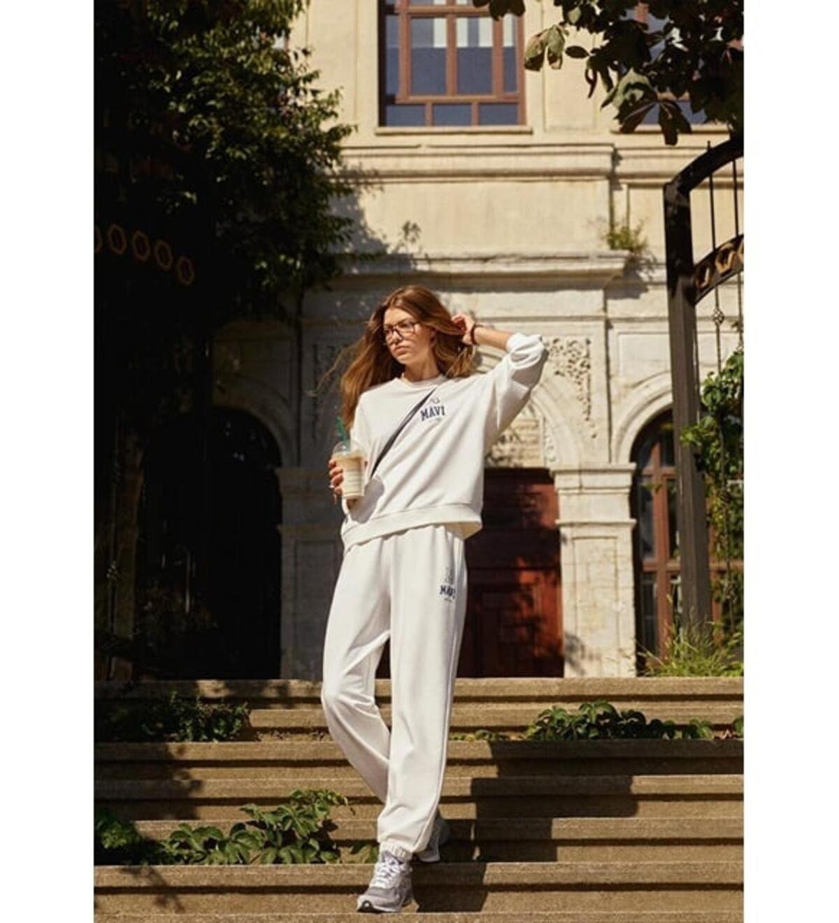 Mavi Sweatshirt M1S10148-70069 Açık Krem