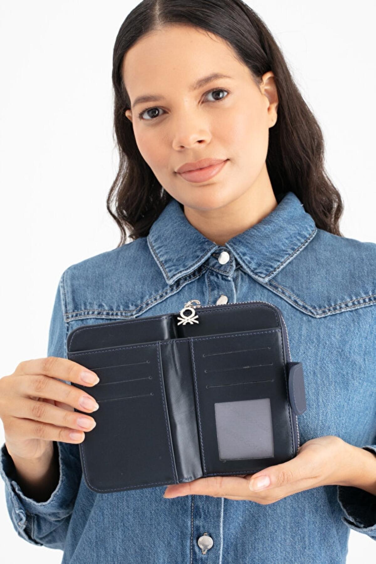 United Colors Of Benetton Kadın Cüzdan BNT_1658 Lacivert United Colors Of Benetton Kadın Cüzdan BNT_1658 Lacivert