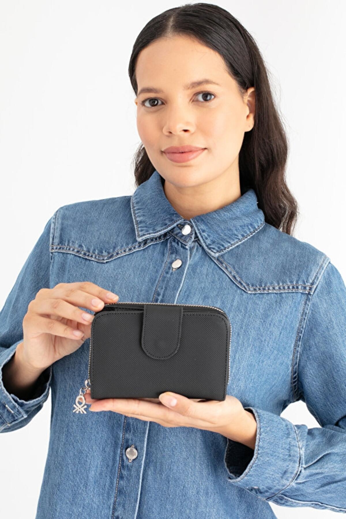 United Colors Of Benetton Kadın Cüzdan BNT_1658 Siyah United Colors Of Benetton Kadın Cüzdan BNT_1658 Siyah