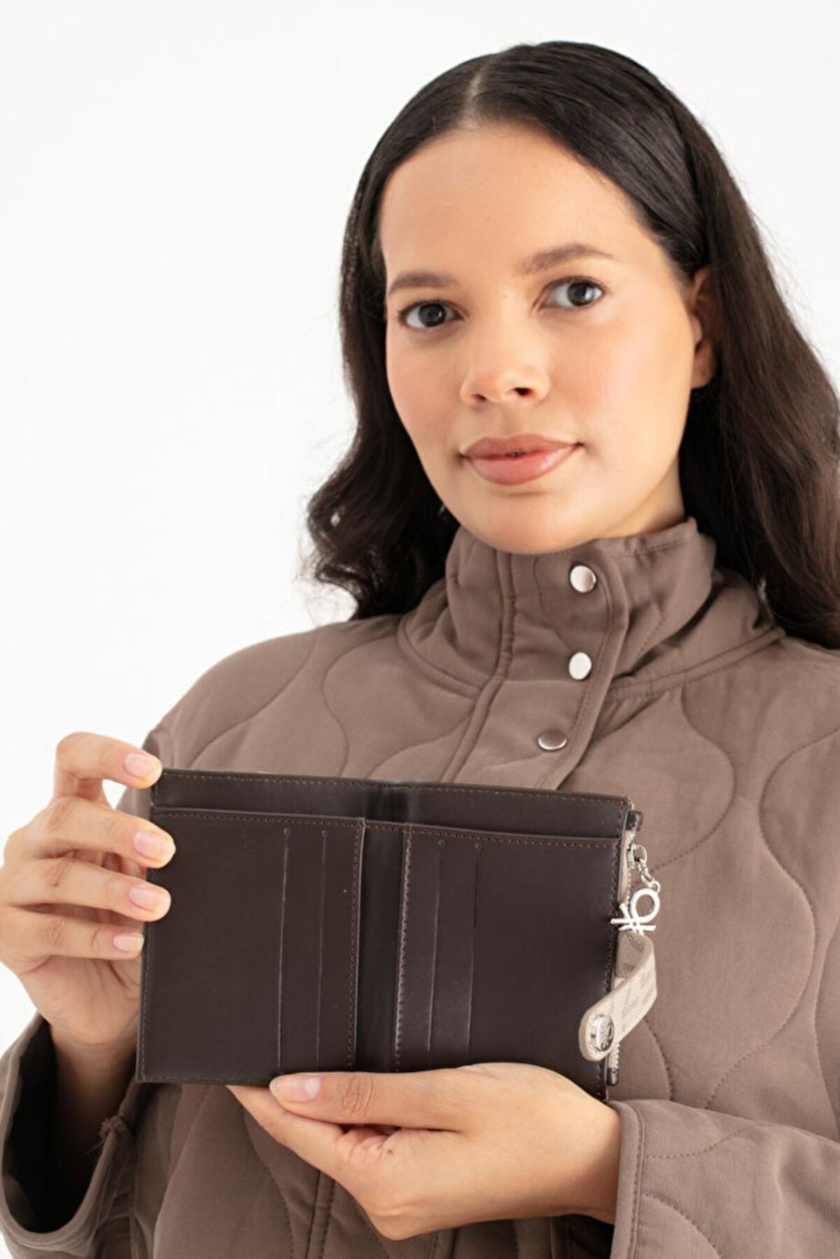 United Colors Of Benetton Kadın Cüzdan BNT_1660 Taş-Kahve United Colors Of Benetton Kadın Cüzdan BNT_1660 Taş-Kahve