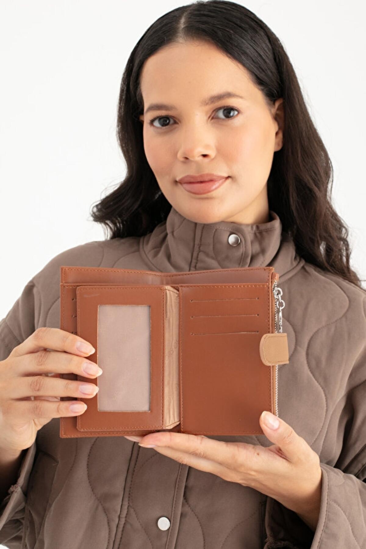 United Colors Of Benetton Kadın Cüzdan BNT_1656 Taba United Colors Of Benetton Kadın Cüzdan BNT_1656 Taba