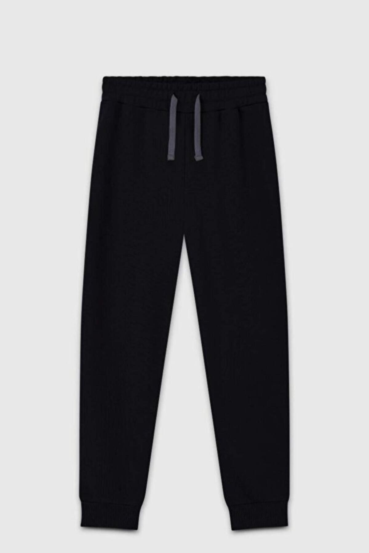 Benetton Eşofman Altı Erkek Çocuk BNT-B23336 26061 Siyah Benetton Eşofman Altı Erkek Çocuk BNT-B23336 26061 Siyah