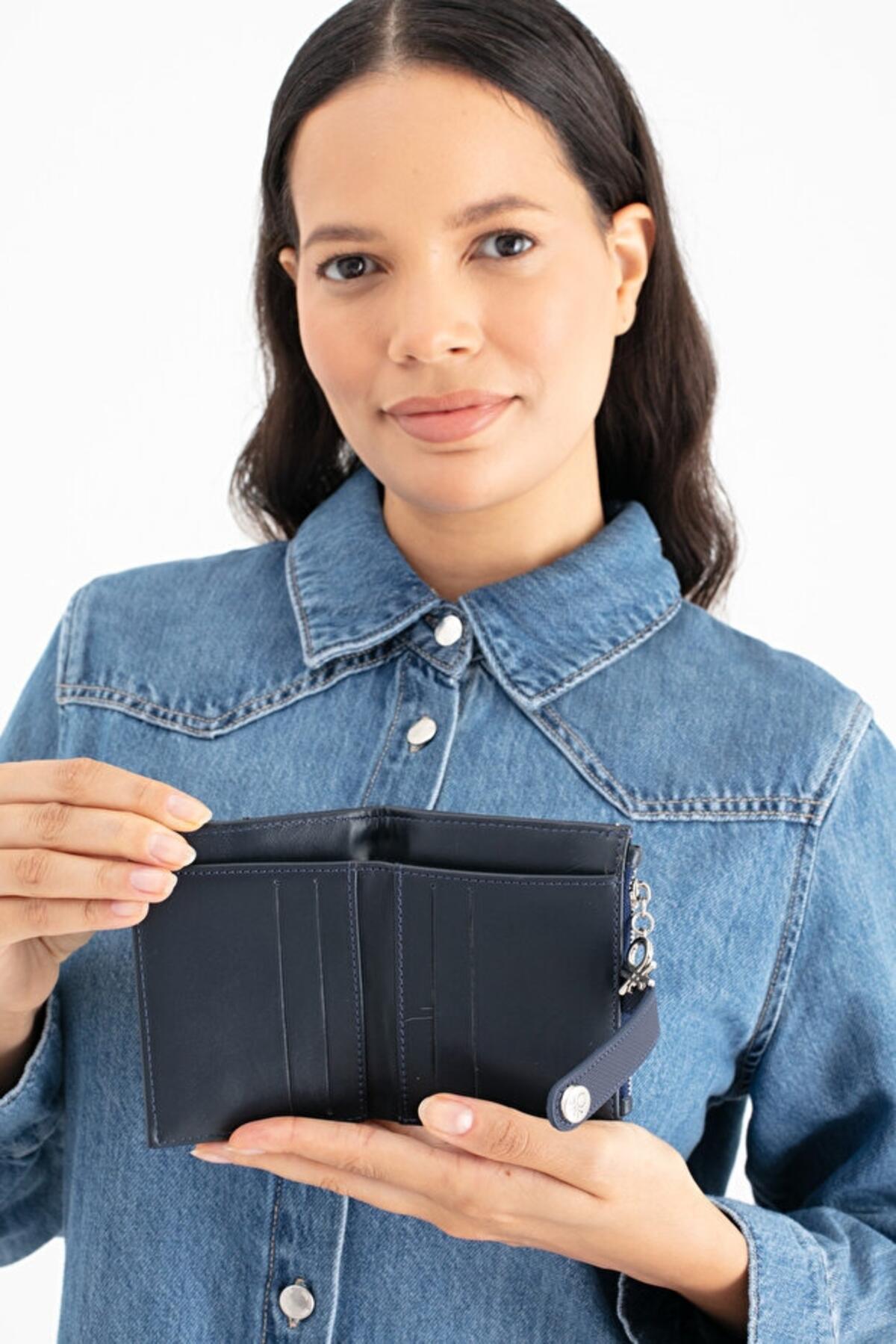 United Colors Of Benetton Kadın Cüzdan BNT_1657 Lacivert United Colors Of Benetton Kadın Cüzdan BNT_1657 Lacivert