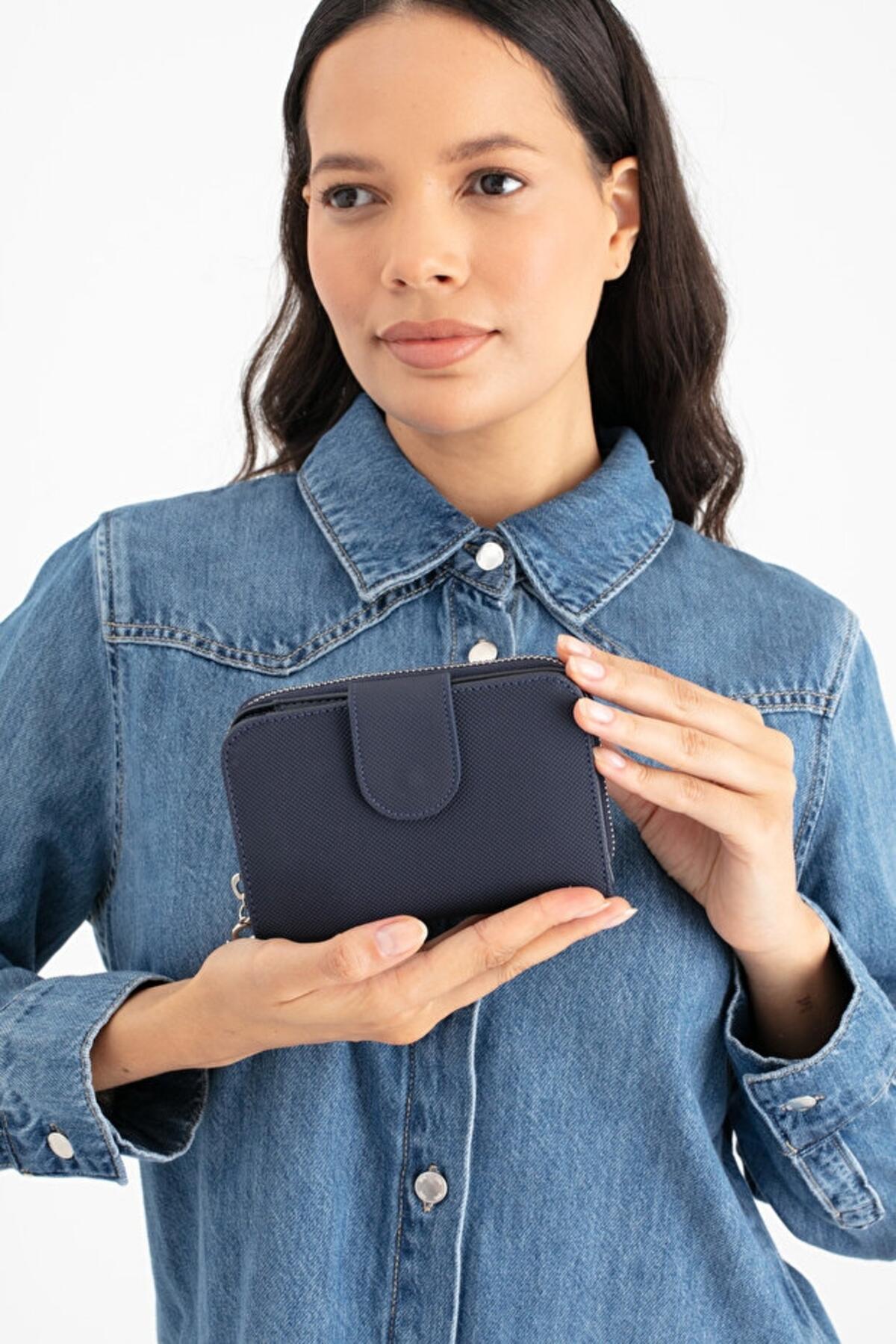 United Colors Of Benetton Kadın Cüzdan BNT_1658 Lacivert United Colors Of Benetton Kadın Cüzdan BNT_1658 Lacivert