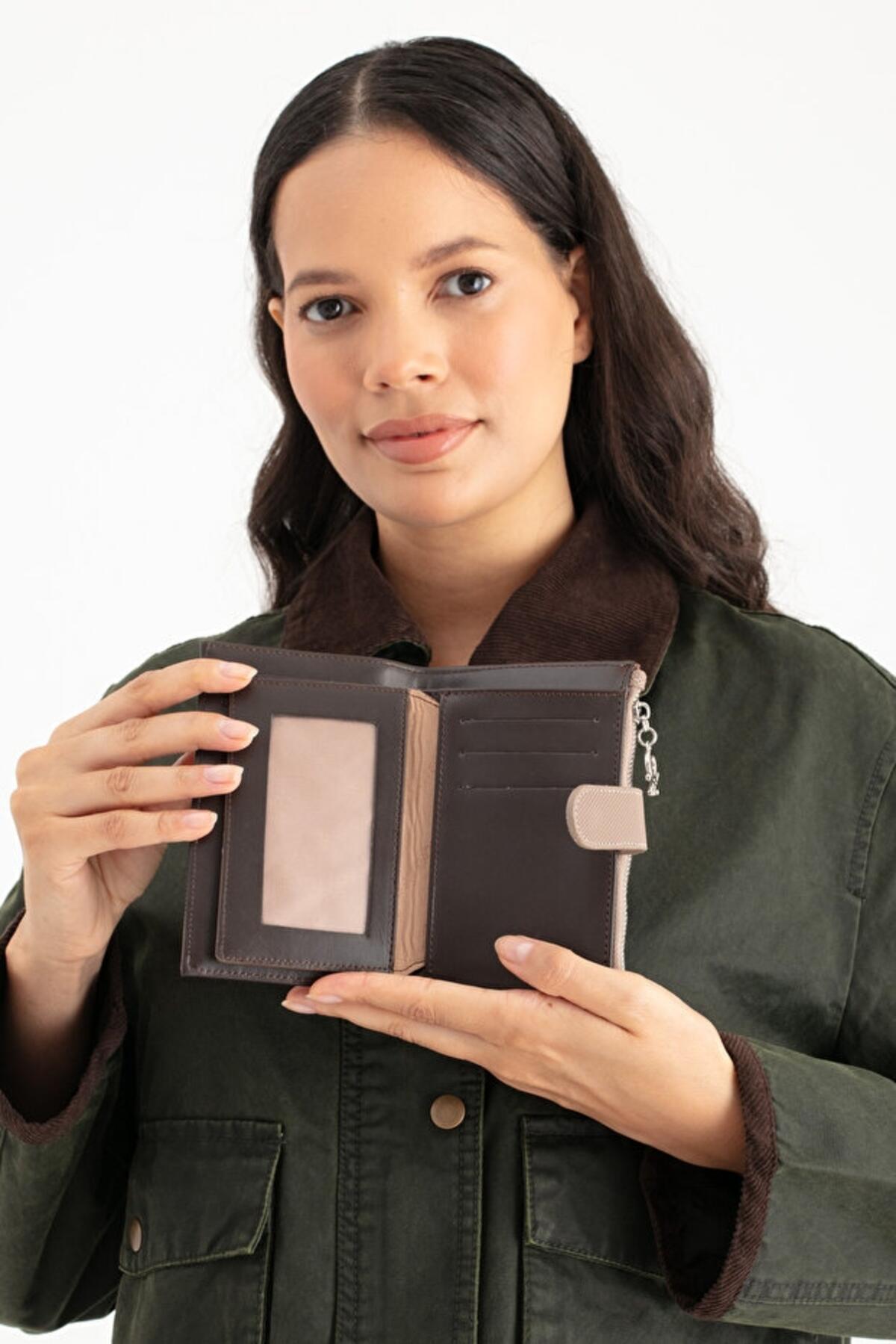 United Colors Of Benetton Kadın Cüzdan BNT_1656 Vizon United Colors Of Benetton Kadın Cüzdan BNT_1656 Vizon