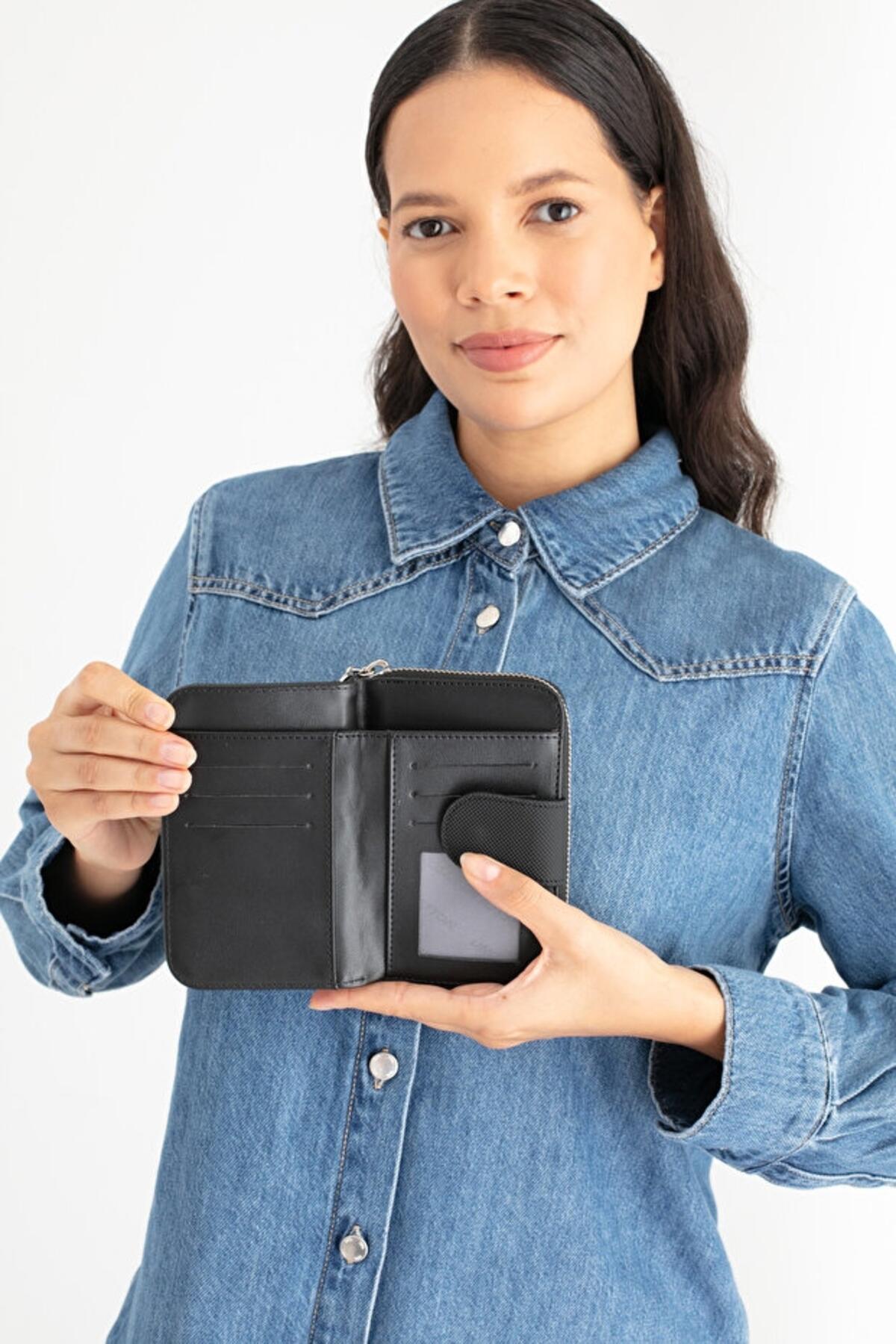 United Colors Of Benetton Kadın Cüzdan BNT_1658 Siyah United Colors Of Benetton Kadın Cüzdan BNT_1658 Siyah