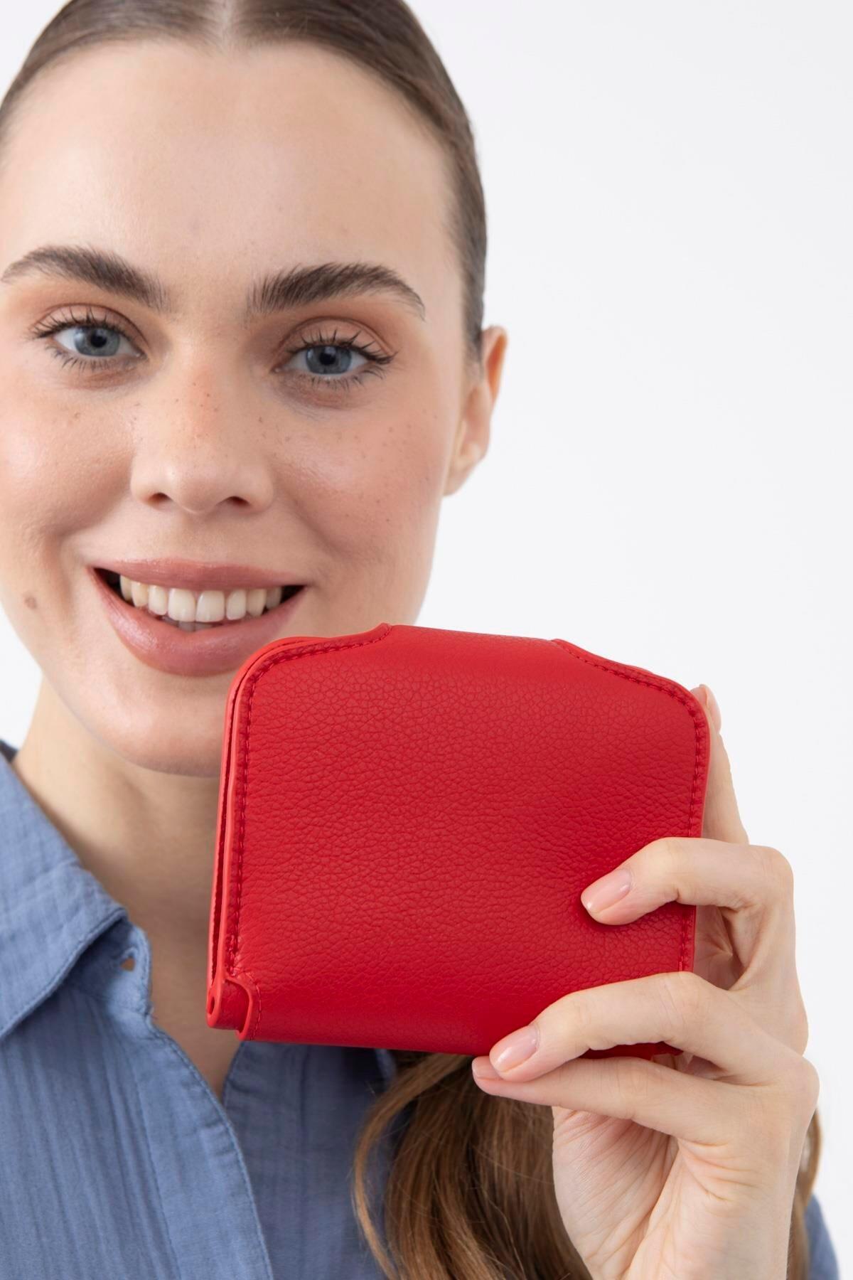 United Colors Of Benetton Kadın Cüzdan BNT_1444 Kırmızı United Colors Of Benetton Kadın Cüzdan BNT_1444 Kırmızı