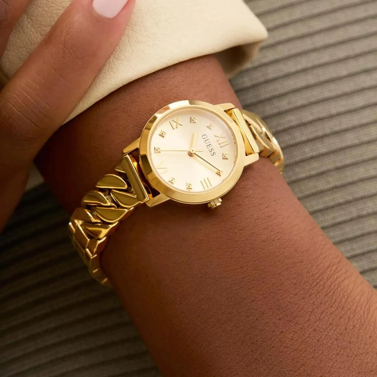 Guess Saat Kadın GUGW0867L2